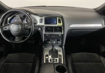 Подержанный автомобиль Audi Q7 2009 года (12 фото)