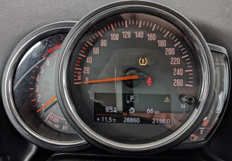 Подержанный автомобиль MINI Countryman 2018 года (16 фото)