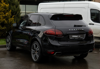 Подержанный автомобиль Porsche Cayenne 2013 года (5 фото)
