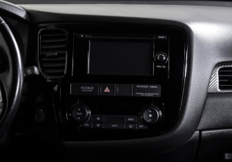 Подержанный автомобиль Mitsubishi Outlander 2016 года (14 фото)