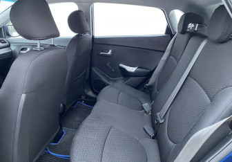 Подержанный автомобиль Kia Rio Hatchback 2014 года (10 фото)