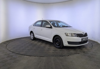 Подержанный автомобиль Skoda Rapid Liftback 2019 года (3 фото)