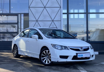 Подержанный автомобиль Honda Civic Sedan 2009 года (3 фото)