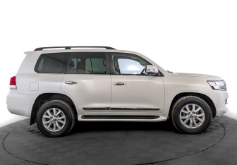 Подержанный автомобиль Toyota Land Cruiser Suv 2015 года (4 фото)