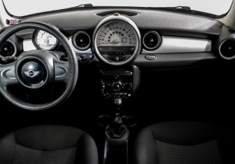 Подержанный автомобиль MINI Hatch 2011 года (11 фото)
