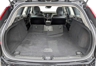 Подержанный автомобиль Volvo V60 2020 года (11 фото)