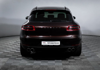 Подержанный автомобиль Porsche Macan 2015 года (6 фото)