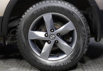 Подержанный автомобиль Nissan Qashqai 2012 года (20 фото)