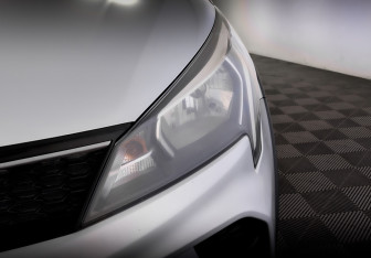 Подержанный автомобиль Kia Rio Hatchback 2021 года (17 фото)