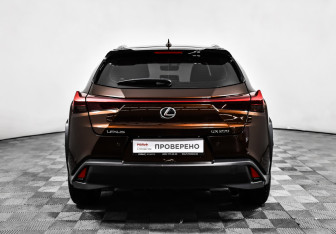 Подержанный автомобиль Lexus UX 2021 года (6 фото)