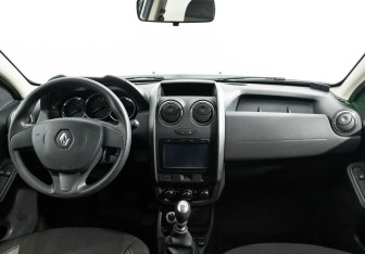 Подержанный автомобиль Renault Duster 2017 года (6 фото)