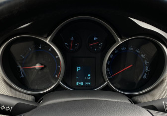 Подержанный автомобиль Chevrolet Cruze Hatchback 2012 года (22 фото)