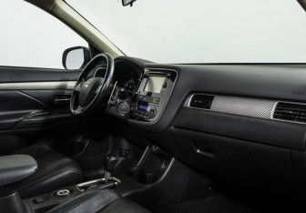 Подержанный автомобиль Mitsubishi Outlander 2013 года (9 фото)