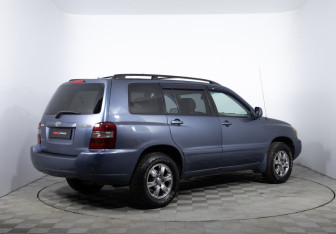 Подержанный автомобиль Toyota Highlander 2005 года (5 фото)