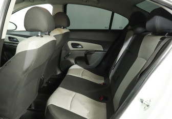 Подержанный автомобиль Chevrolet Cruze Sedan 2014 года (10 фото)