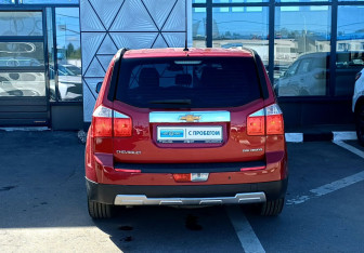 Подержанный автомобиль Chevrolet Orlando 2014 года (6 фото)