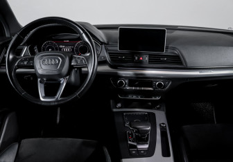 Подержанный автомобиль Audi Q5 2017 года (12 фото)