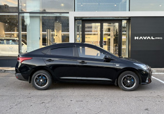 Подержанный автомобиль Hyundai Solaris Sedan 2021 года (4 фото)