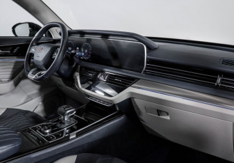 Подержанный автомобиль Hongqi HS5 2023 года (9 фото)