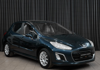 Подержанный автомобиль Peugeot 308 Hatchback 2011 года (3 фото)