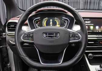 Подержанный автомобиль Geely Coolray 2023 года (17 фото)