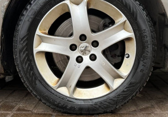 Подержанный автомобиль Peugeot 407 Sedan 2005 года (14 фото)