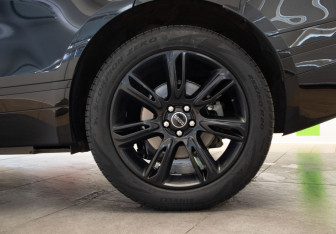 Подержанный автомобиль Land Rover Range Rover Velar 2022 года (33 фото)