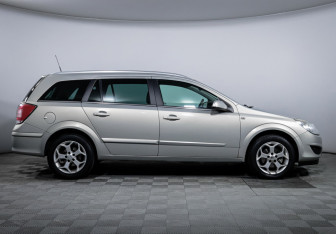 Подержанный автомобиль Opel Astra Wagon 2007 года (4 фото)