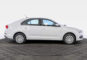 Подержанный автомобиль Skoda Rapid Liftback 2021 года (4 фото)