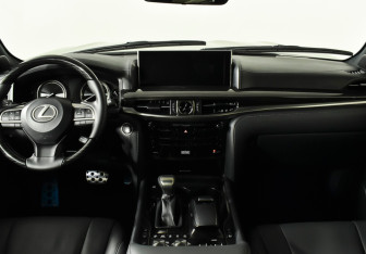 Подержанный автомобиль Lexus LX 2021 года (12 фото)