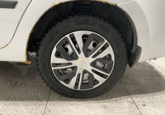 Подержанный автомобиль LADA (ВАЗ) Granta Sedan 2013 года (12 фото)