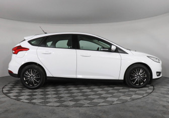 Подержанный автомобиль Ford Focus Hatchback 2017 года (4 фото)