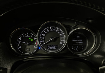 Подержанный автомобиль Mazda CX-5 2015 года (11 фото)