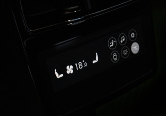 Подержанный автомобиль Zeekr 001 2023 года (11 фото)