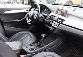 Подержанный автомобиль BMW X1 2015 года (9 фото)
