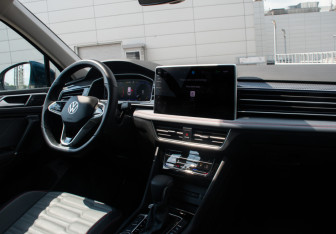 Подержанный автомобиль Volkswagen Tiguan 2023 года (12 фото)
