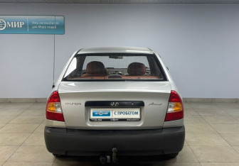 Подержанный автомобиль Hyundai Accent Sedan 2005 года (6 фото)
