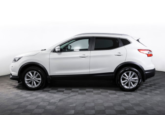 Подержанный автомобиль Nissan Qashqai 2018 года (8 фото)