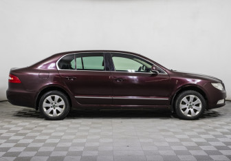 Подержанный автомобиль Skoda Superb Liftback 2012 года (4 фото)