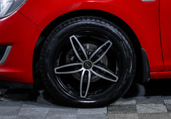 Подержанный автомобиль Opel Astra Hatchback 2013 года (15 фото)