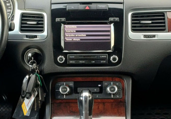 Подержанный автомобиль Volkswagen Touareg 2011 года (14 фото)