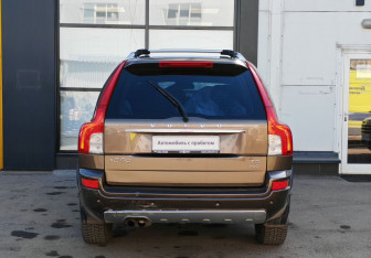 Подержанный автомобиль Volvo XC90 2014 года (6 фото)