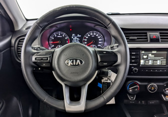 Подержанный автомобиль Kia Rio Hatchback 2019 года (21 фото)