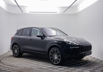 Подержанный автомобиль Porsche Cayenne 2015 года (3 фото)