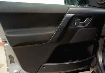 Подержанный автомобиль Land Rover Freelander 2011 года (19 фото)