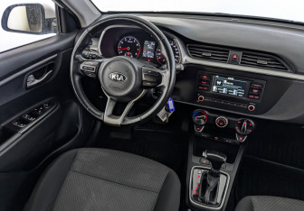 Подержанный автомобиль Kia Rio Hatchback 2021 года (25 фото)