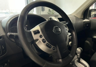 Подержанный автомобиль Nissan X-Trail 2012 года (13 фото)
