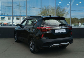 Подержанный автомобиль Kia Seltos 2021 года (7 фото)