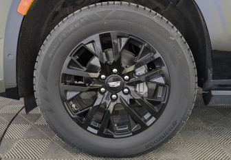 Подержанный автомобиль Cadillac Escalade Suv 2023 года (12 фото)