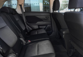 Подержанный автомобиль Mitsubishi Outlander 2013 года (10 фото)